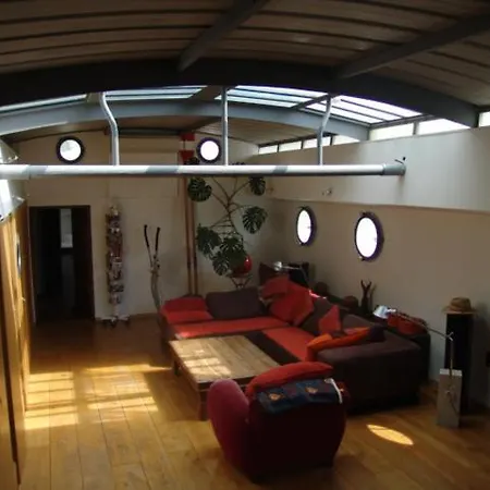 Botel Pollux