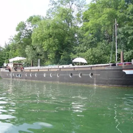 Botel Pollux Draveil